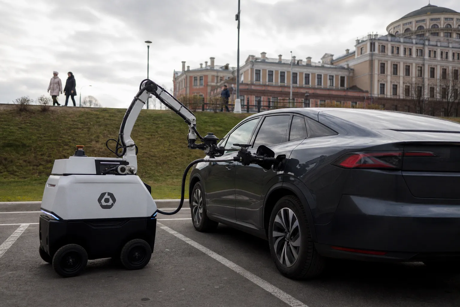 Автономная зарядная станция Росатома: характеристики робота Электровоз
