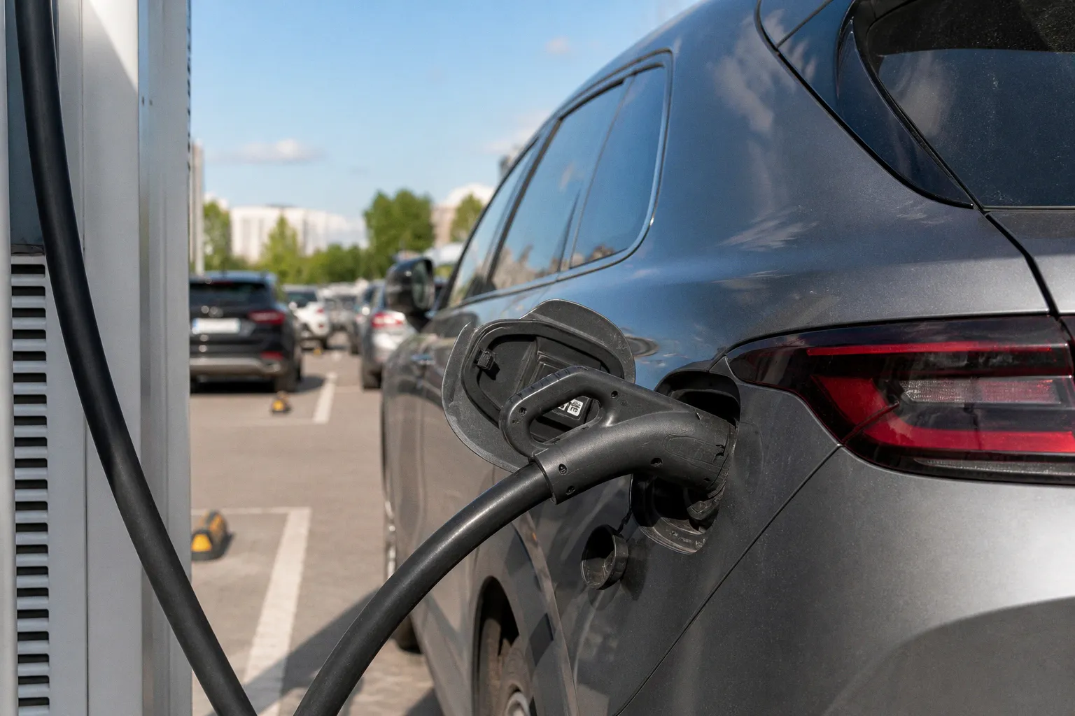 Geely берет курс на Европу: отказ от ДВС и локализация производства электрокаров