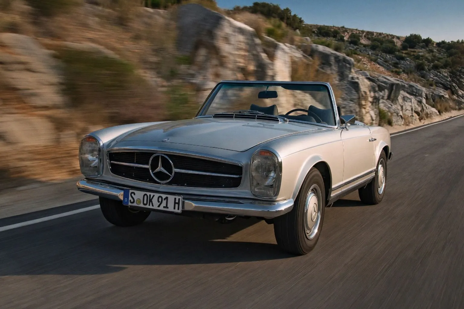 История создания Mercedes-Benz SL W113: от звездных владельцев до статуса классического спорткара