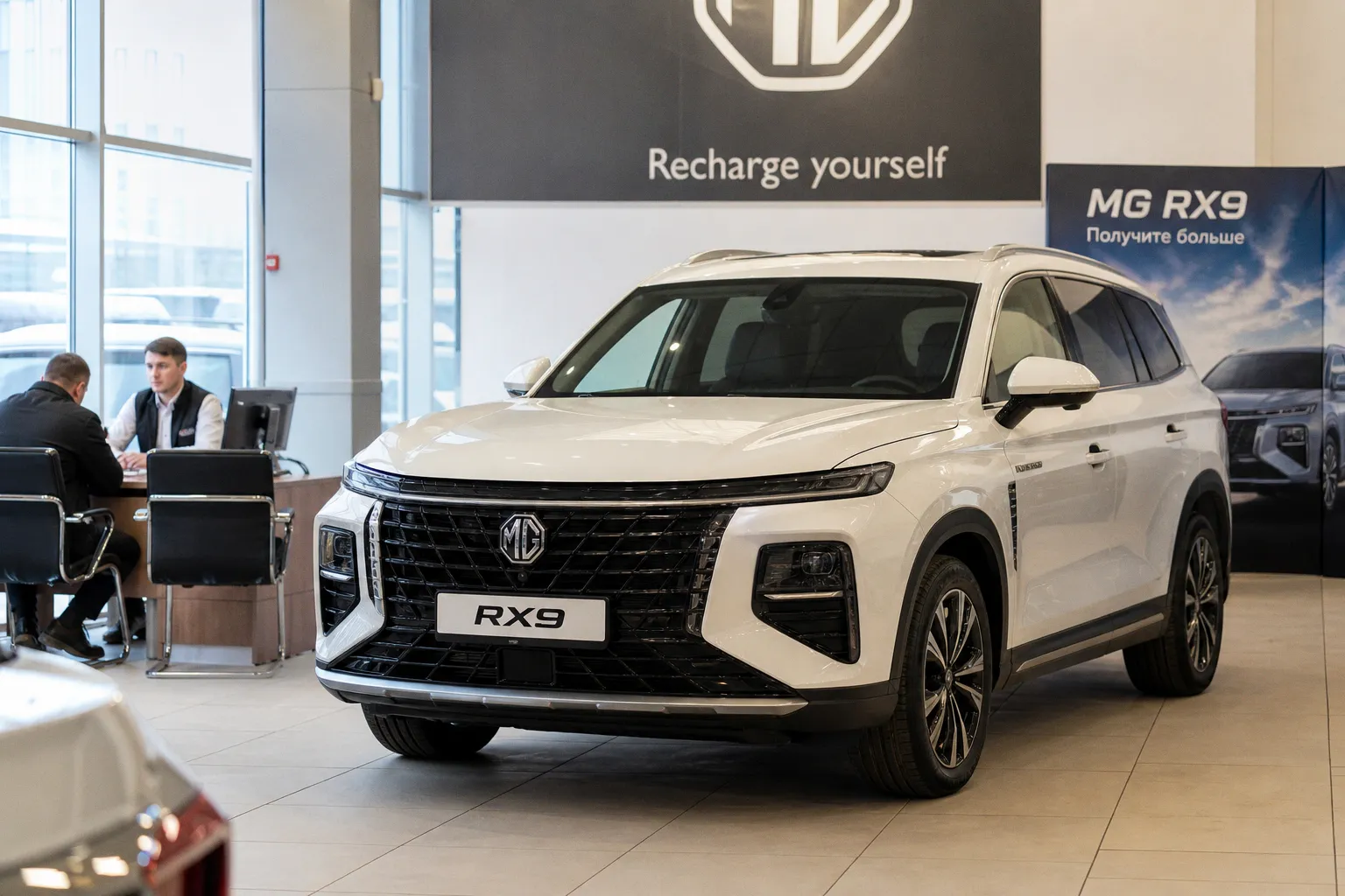 Кроссовер MG RX9: как устроен новый гибрид с запасом хода 1200 км